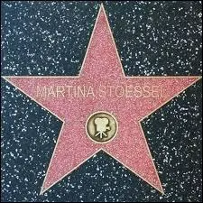 La photo que tu vois l est-elle bonne ? Martina a-t-elle vraiment une toile sur  Hollywood Boulevard  ?