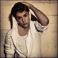 De quel(s) instrument(s) Justin sait-il jouer ?