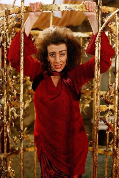 Amira prend possession du corps d'une des soeurs, mais de laquelle ?