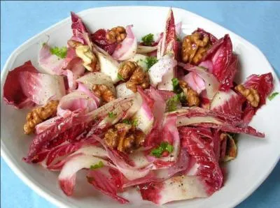 En gastronomie quel lgume peut-on associer aux noix ?