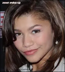 A-t-elle des frres et surs ?