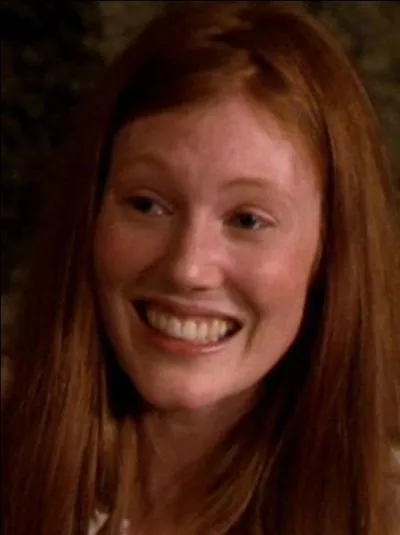 Dans l'pisode  Halloween chez Halliwell , comment s'appelle la femme qui met une petite fille au monde ?