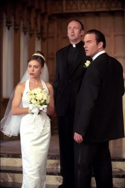 Comment s'appellent les esprits qui ont pris possession des corps de Phbe et de Cole ?