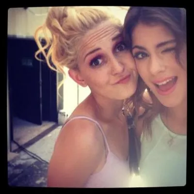 Quelle raison a pouss Violetta  rentrer au studio ?