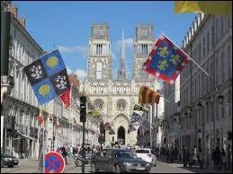 Dans quelle ville pouvons-nous voir la cathdrale Sainte-Croix ?
