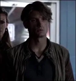 Comment s'appelle son ex qu'elle a tu devant Silas ?