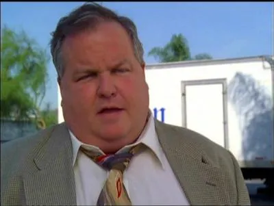 Dans l'pisode  Envotement , en quoi Phbe transforme-t-elle Spencer Ricks ?