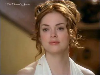 Dans le double pisode  Le choc des Titans , qui sauve Paige de la mort ?