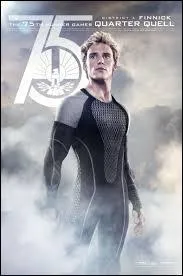 Quel acteur joue Finnick Odair ?
