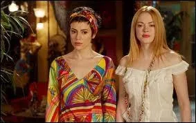 Dans l'pisode  Faites l'amour pas la guerre , comment Paige atterrit-elle en 1967 ?