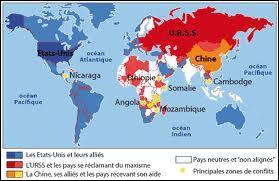 Histoire - Complter : la Guerre froide hors d'Europe : avec la guerre de Core de 1950  ... ... ... , l'affrontement entre les deux blocs se dplace en ... ... ... . L'enjeu est important car le communiste Mao Zedong a pris le pouvoir en Chine en ... ... ... La crise des missiles nuclaires de Cuba en 1962 concerne l'Amrique et fait craindre un moment un troisime conflit mondial.
