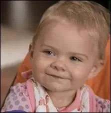 Comment s'appellent les jumelles jouant la fille de Brennan et Booth dans Bones ?