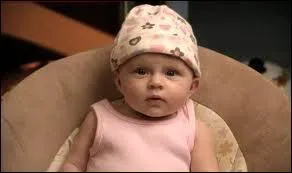 Comment s'appelent les jumelles qui jouent Hope dans  Raising Hope  ?