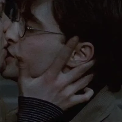 "Pour être franc, je ne crois pas que j'aurai beaucoup d'occasions d'inviter des filles à dîner, là où je serai. "