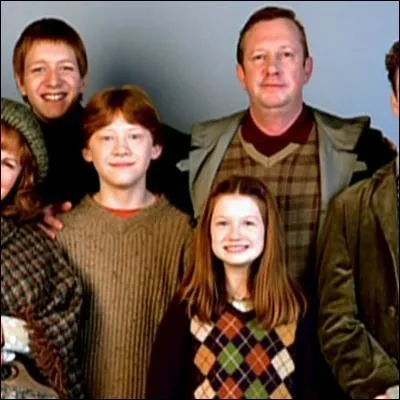 Joli cliché, pris par Bozo sur le tournage d'Harry Potter et la Chambre des Secrets. Mais à qui appartient l'épaule, à droite de l'image ?