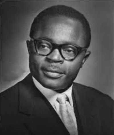 Après des études au Petit Séminaire de Pabré, ce fils de paysans mossis devient chef de l'union démocratique voltaïque, refuse l'adhésion à la Fédération du Mali et devient le premier président de la Haute-Volta le 11 décembre 1959.