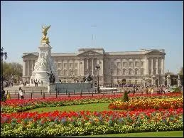 Comment s'appelle le palais de la reine ?