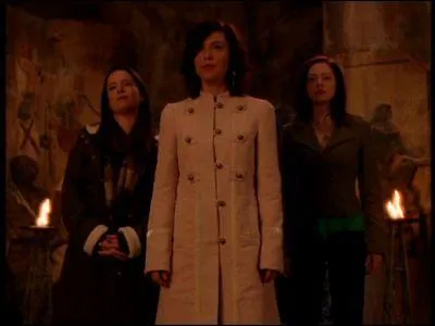 Dans le double pisode   Charmageddon , qui ne meurt pas ?