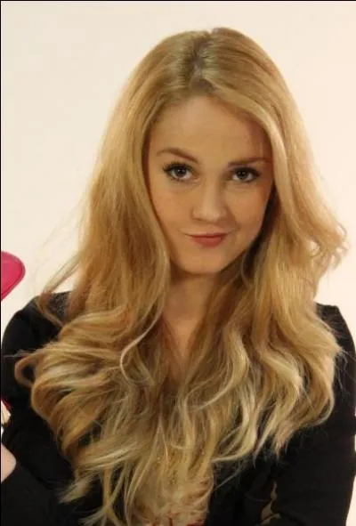 De qui Ludmila est-elle amoureuse dans la saison 1 ?