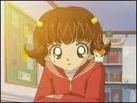 Comment s'appelle la jeune fille et dans quoi joue-t-elle ?