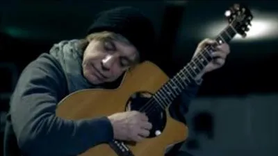 Jean-Louis Aubert n'a pas l'air d'avoir chaud !