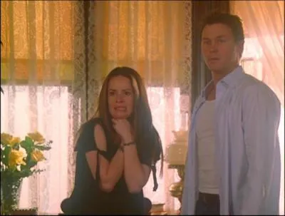 Avec quoi Lo et Piper voyagent-ils dans le temps pour changer l'issue du combat ?