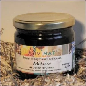 Dans quelle ville existait un quartier ouvrier surnomm  Faubourg--M'lasse  car les ouvriers ne pouvaient que s'offrir des rsidus de raffinage comme sucre ?