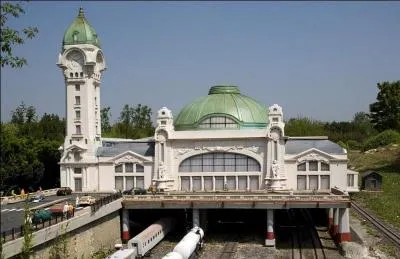 Restons avec cette expression,  se faire limoger .  vous de trouver l'expression quivalente pour les Anglais.