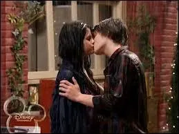 Dans  Les sorciers de Waverly Place , qui est le petit copain d'Alex ?