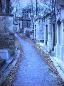 Aujourd'hui, combien de personnes (environ) y sont inhums ?