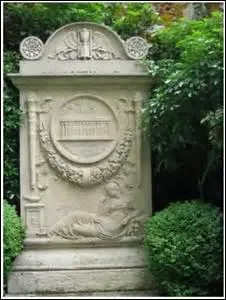 Je suis n  Paris le 15 fvrier 1739 et dcde dans cette mme ville le 6 juin 1813. Architecte de style  no-classique , on me doit des constructions et certaines conceptions de projets comme le Pre-Lachaise, l'htel de Montesquieu (1781) ou encore un palais qui porte mon nom dans la capitale, je suis inhum dans la division n11. Je me nomme :