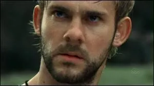 Comment Sawyer surnomme t-il Charlie Pace ?