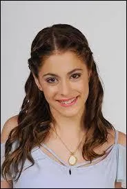 Dans quelle srie joue-t-elle ?