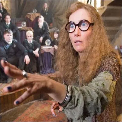  Celui qui vit sans folie n'est pas si sage qu'il croit.   N'est-ce pas :