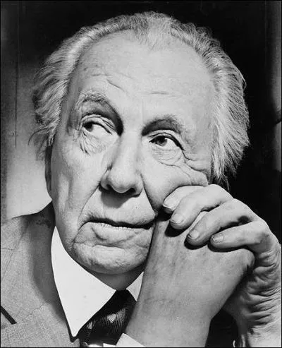 Franck Llyod Wright. (1867-1959). Architecte, dcorateur, designer. Il est le pre de l'architecture organique et ses ides ont fortement marqu l'architecture en gnral, ainsi que le courant expressionniste. Quelle est la particularit de ses conceptions ?