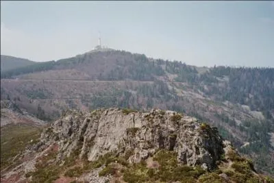 Dans quel massif est situ le crt de l'Oeillon, d'o l'on bnficie d'un superbe panorama ?