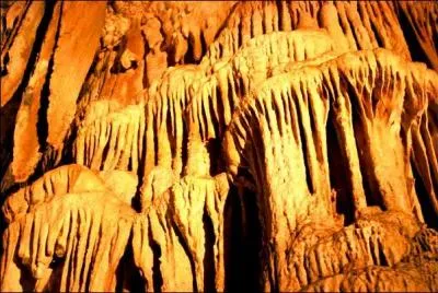 Dans quelle commune pouvez-vous visiter la superbe grotte des Demoiselles situe dans le dpartement de l'Hrault et dcouverte par Martel en 1889 ?