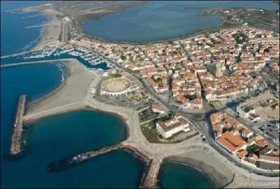  l'heure actuelle, on est oblig de protger par des digues la commune des Saintes-Maries-de-la-Mer, qui se trouvait  plusieurs kilomtres de la cte  l'poque mdivale. Comment explique-t-on cela ?