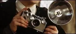   Peut-tre a-t-il russi  prendre une photo de son agresseur ?   A qui est l'appareil photo qui mitraille sans cesse le clbre Harry Potter ?