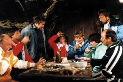 Extrait du film  Les bronzs   .....