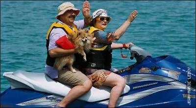 Extrait du film  Les bronzs   .....