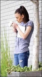 Cher fume depuis l'ge de. .