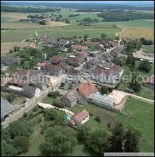 Nous survolons la commune Jurassienne de Malange. Nous sommes dans le ciel de la rgion ...