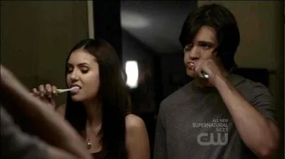 Y a-t-il (ou y a-t-il dj eu) quelque chose entre Elena et Jrmy ?