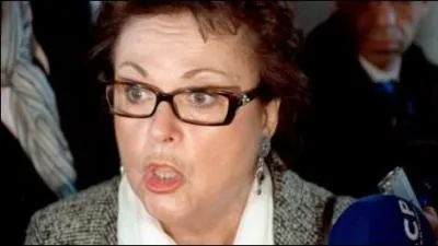 Elle n'a rien invent, celle-l, et surtout pas pas un certain fil. Lequel ?