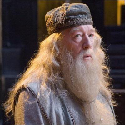  Les plus aptes  exercer le pouvoir sont ceux qui ne l'ont jamais recherch.    qui Dumbledore parle-t-il ?