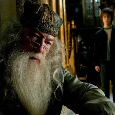  C'est l'inconnu qui nous fait peur quand nous contemplons la mort ou l'obscurit, rien d'autre.   Mme question qu'avant !