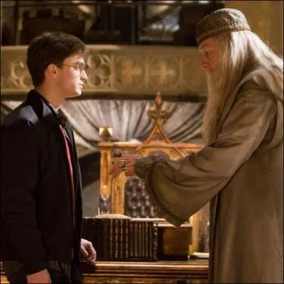  Ce sont nos choix qui montrent ce que nous sommes vraiment, bien plus que ______ .  