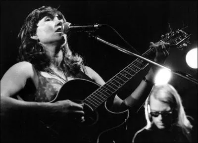 Carla Togerson : en duo avec son ami ou dans un groupe folk rock sign au dbut sur le lgendaire label Sub Pop. Quels sont ces groupes ?