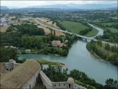 Un affluent dsigne l'endroit o deux rivires se rejoignent.